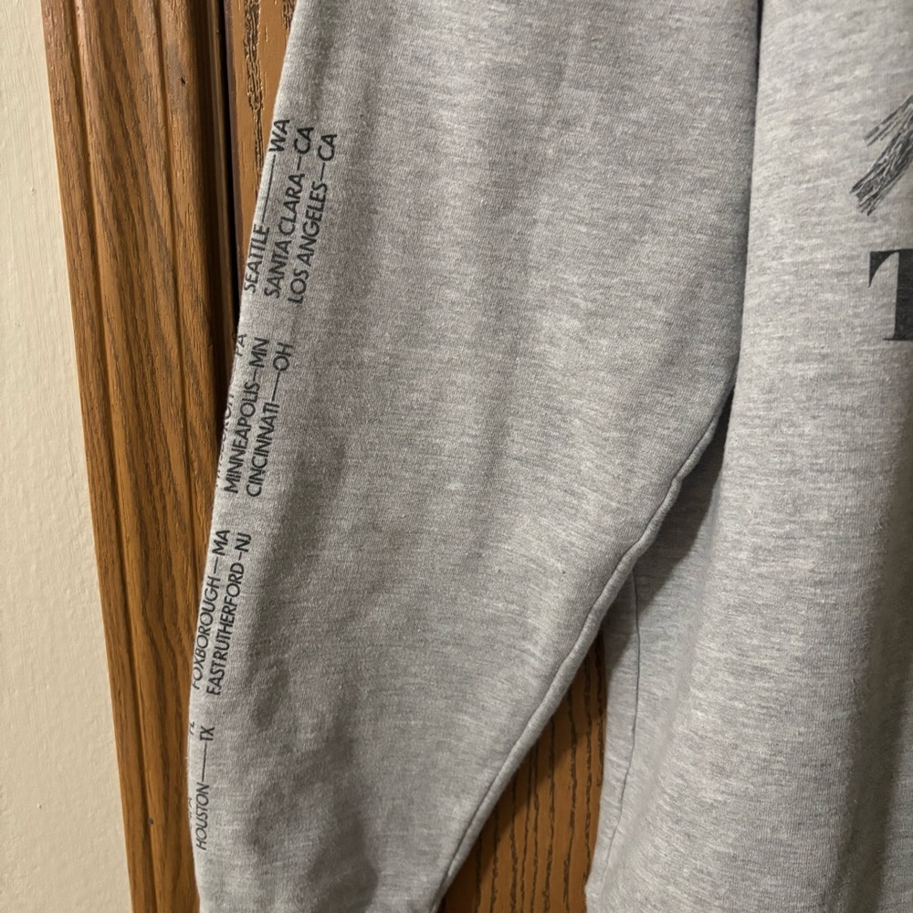 Taylor Swift The Era Tour official merch Size XL 2023  Sweatshirt - Picture 5 of 7